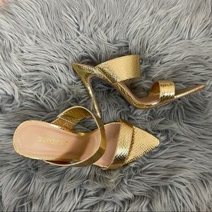 Shoe dazzle | gold snake skin | pointy toed heels